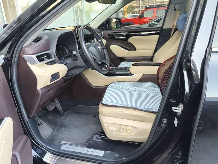 Фото 4 - Toyota Highlander