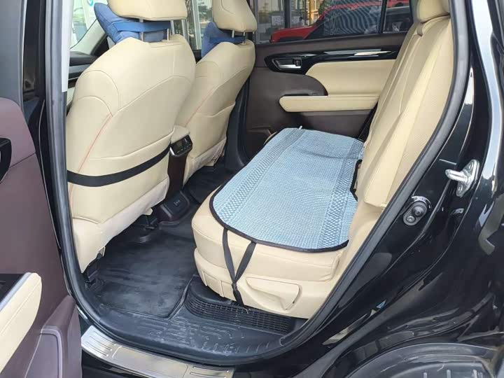 Фото 5 - Toyota Highlander