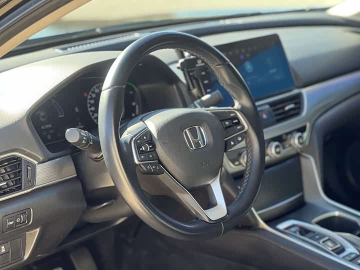 Фото 8 - Honda Accord