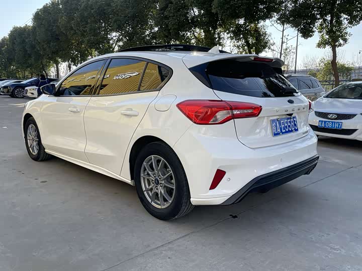 Фото 5 - Ford Focus