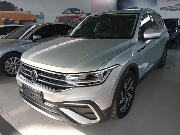 Фото 2 - Volkswagen Tiguan L Pro