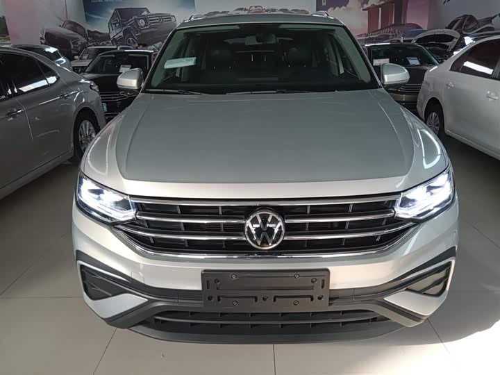 Фото 3 - Volkswagen Tiguan L Pro