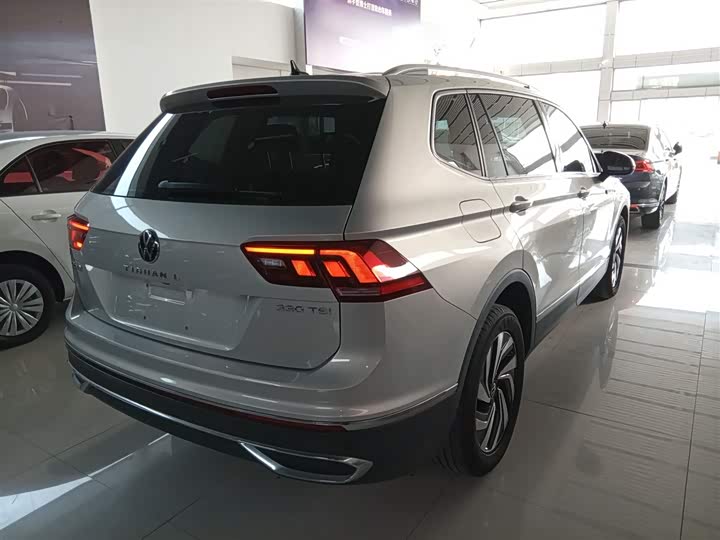 Фото 7 - Volkswagen Tiguan L Pro