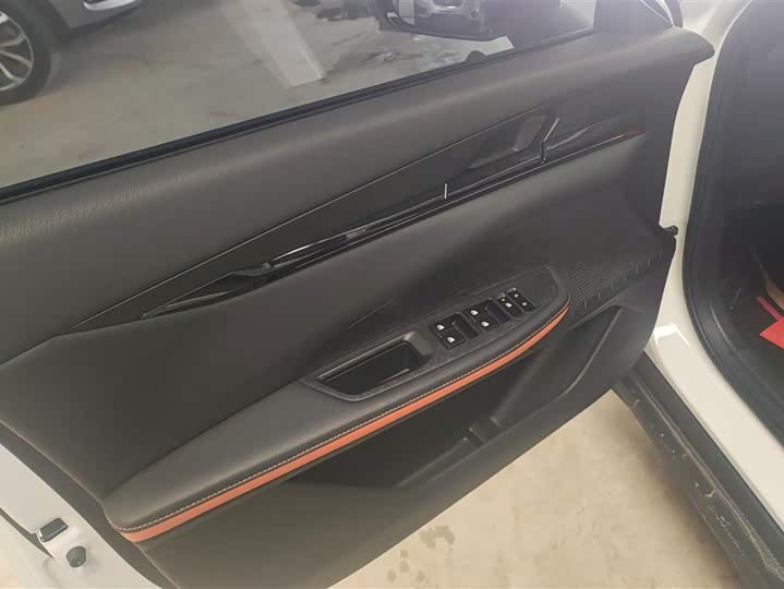 Фото 7 - Changan UNI-V