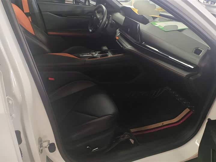 Фото 8 - Changan UNI-V