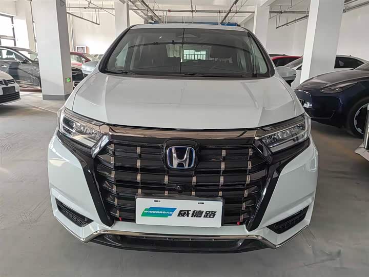 Фото 2 - Honda Elysion