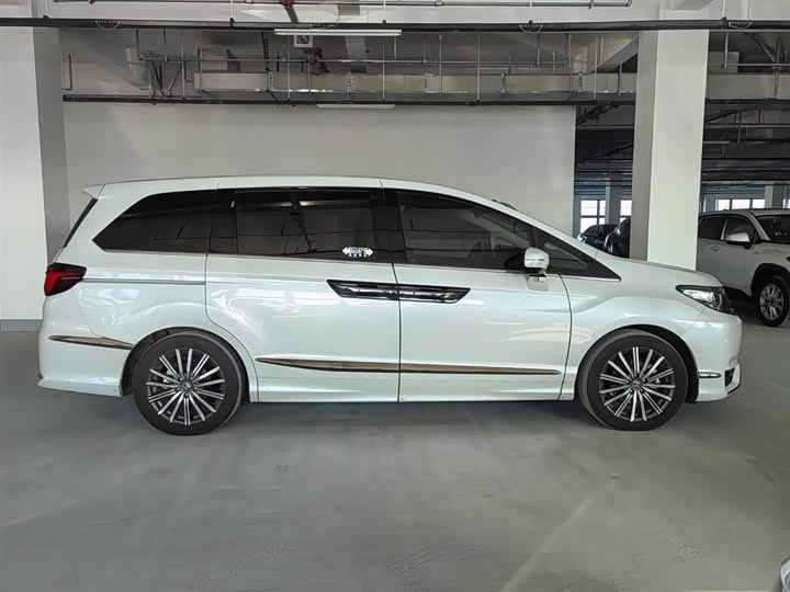 Фото 3 - Honda Elysion