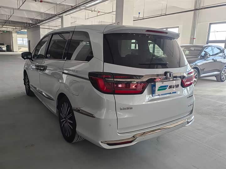 Фото 4 - Honda Elysion