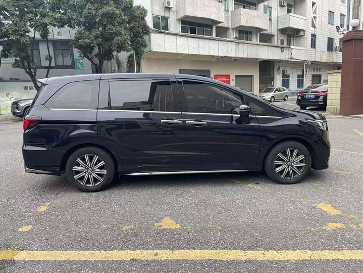 Фото 4 - Honda Odyssey