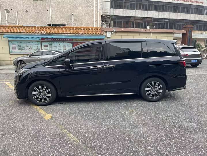 Фото 8 - Honda Odyssey