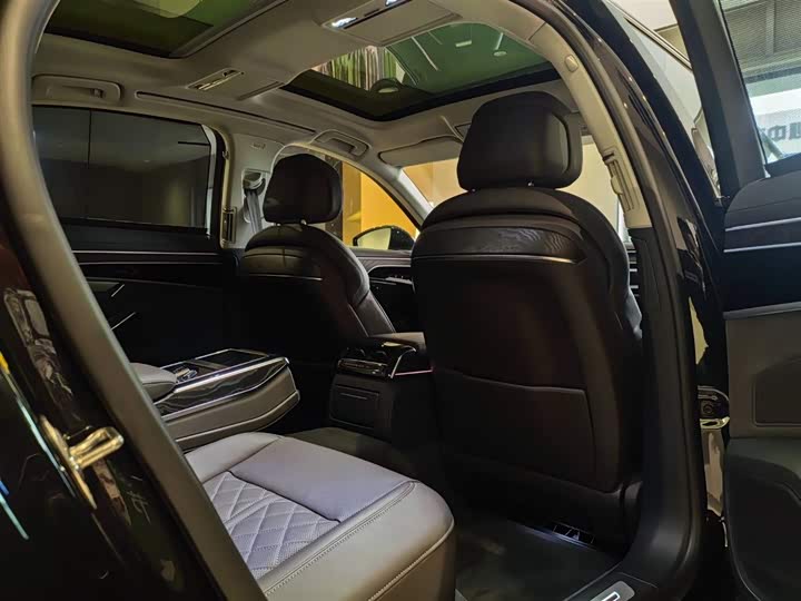 Фото 7 - Audi A8