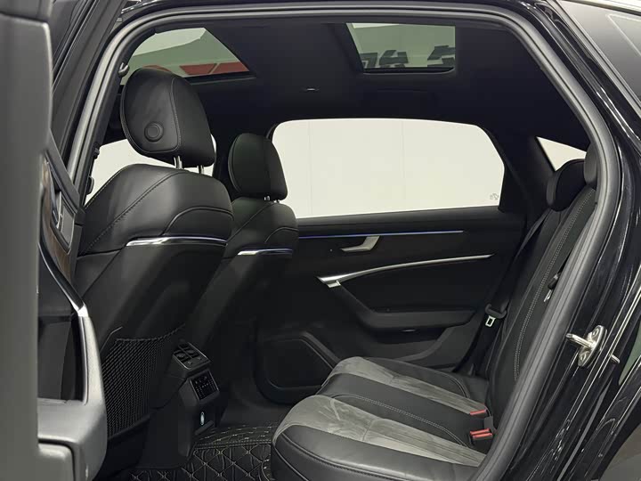 Фото 8 - Audi A6L