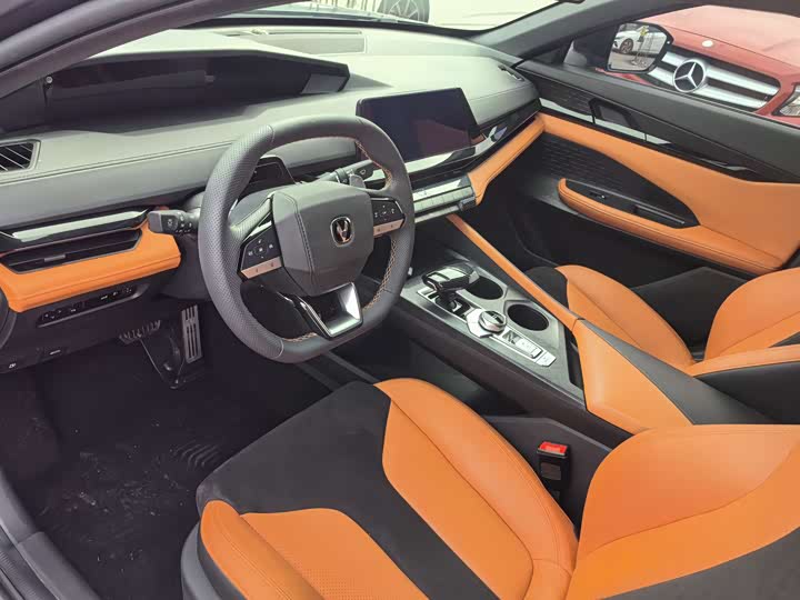 Фото 8 - Changan UNI-V