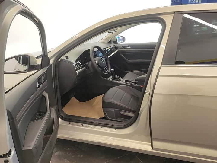 Фото 9 - Volkswagen Lavida