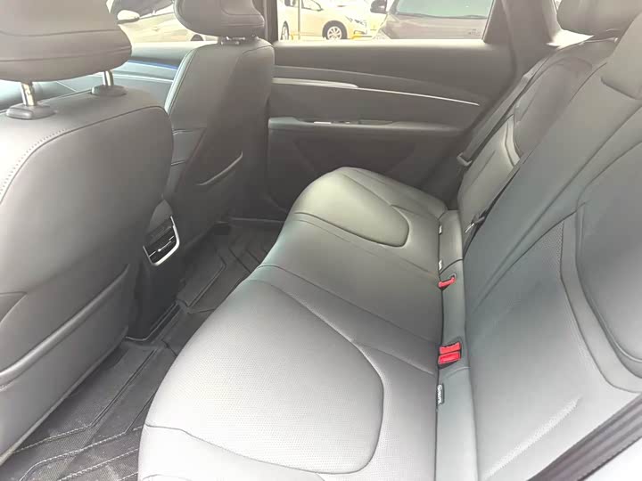 Фото 8 - XPeng Mona M03