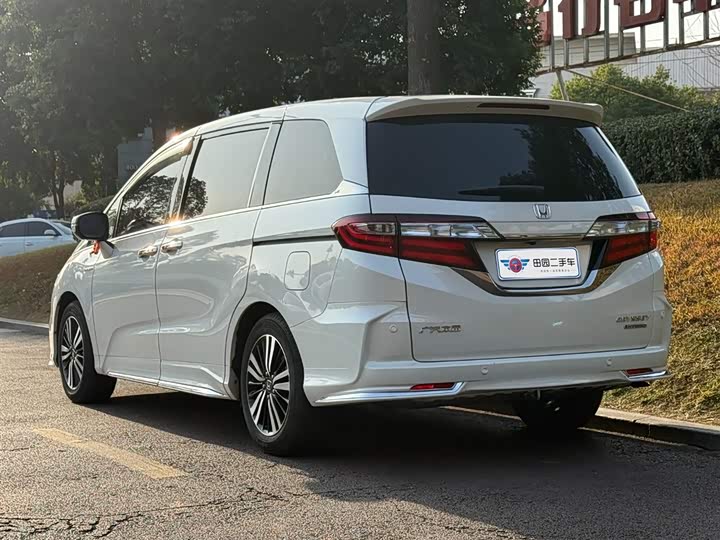 Фото 4 - Honda Odyssey