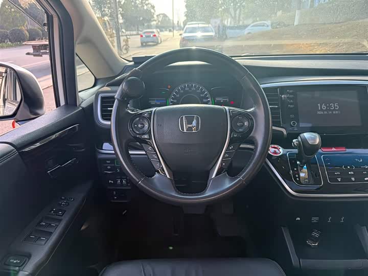 Фото 6 - Honda Odyssey