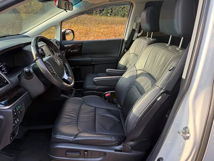 Фото 8 - Honda Odyssey