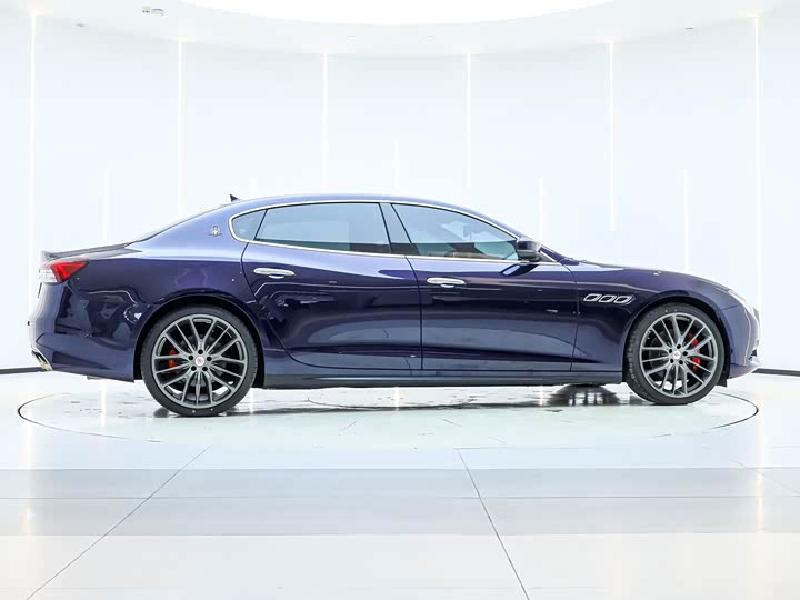 Фото 2 - Maserati Quattroporte