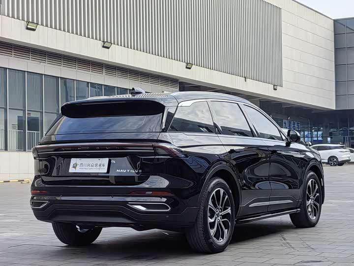 Фото 5 - Lincoln Nautilus