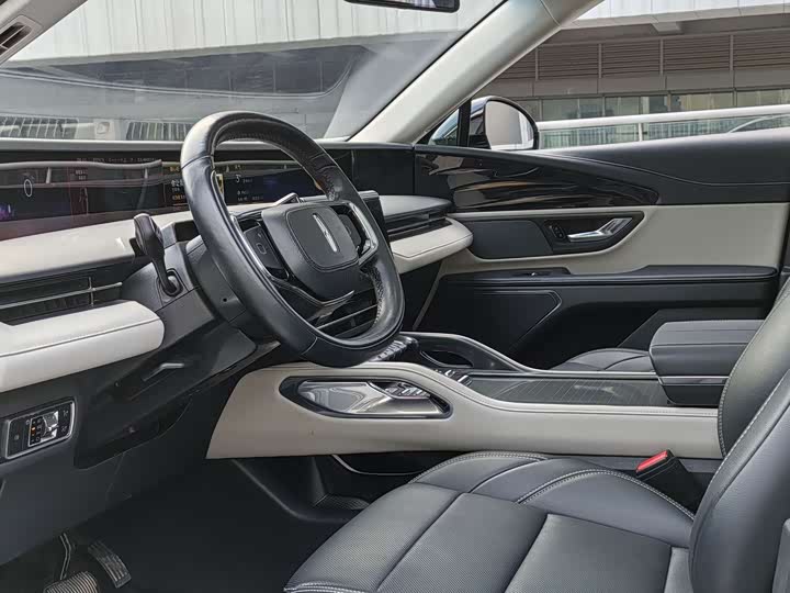 Фото 9 - Lincoln Nautilus