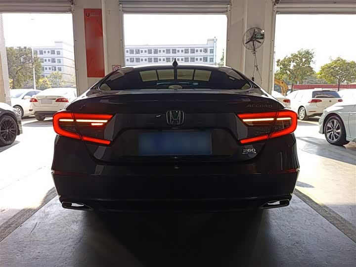 Фото 6 - Honda Accord