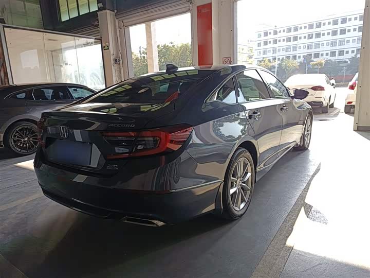 Фото 7 - Honda Accord