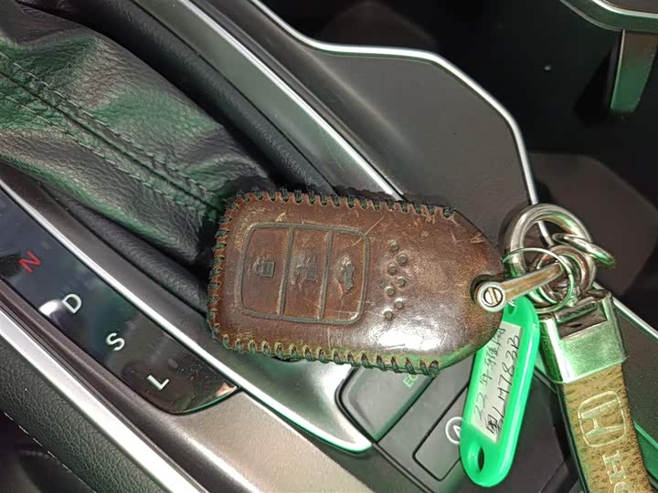 Фото 9 - Honda Accord