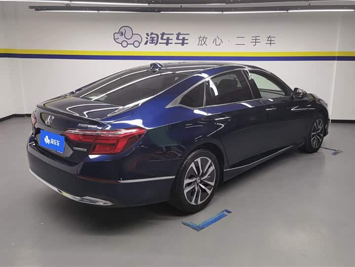 Фото 3 - Honda Inspire