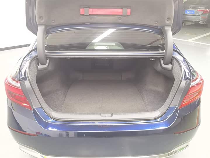 Фото 4 - Honda Inspire