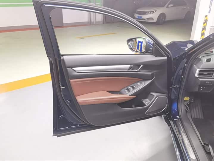 Фото 7 - Honda Inspire