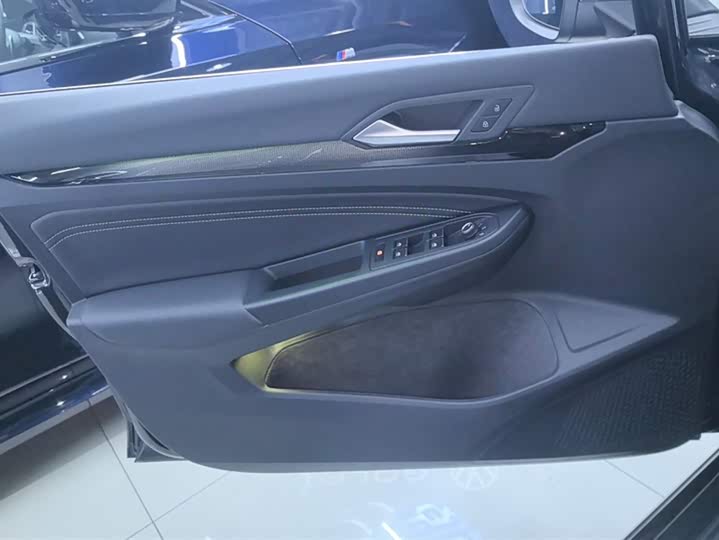 Фото 7 - Volkswagen Golf