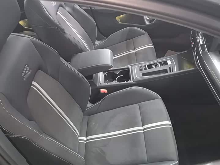 Фото 8 - Volkswagen Golf