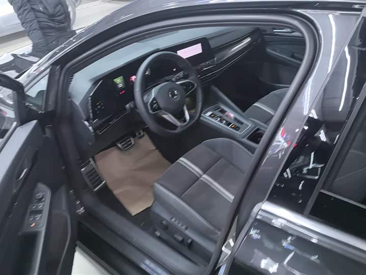 Фото 9 - Volkswagen Golf