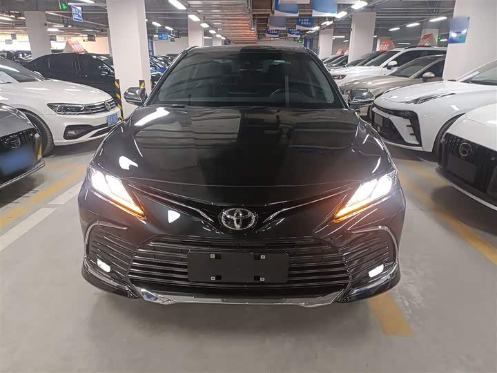 Фото 3 - Toyota Camry