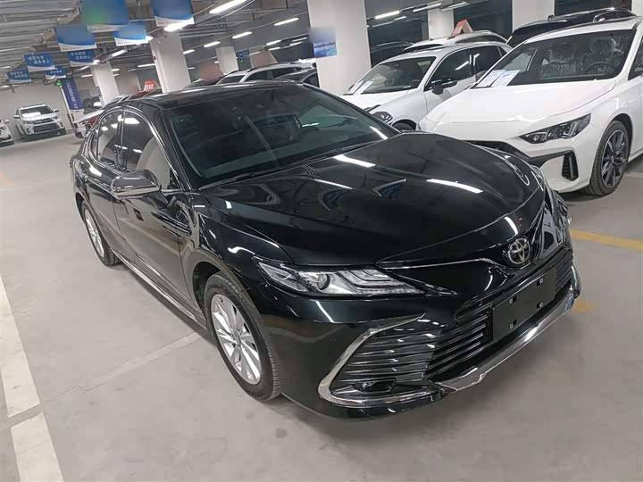 Фото 4 - Toyota Camry