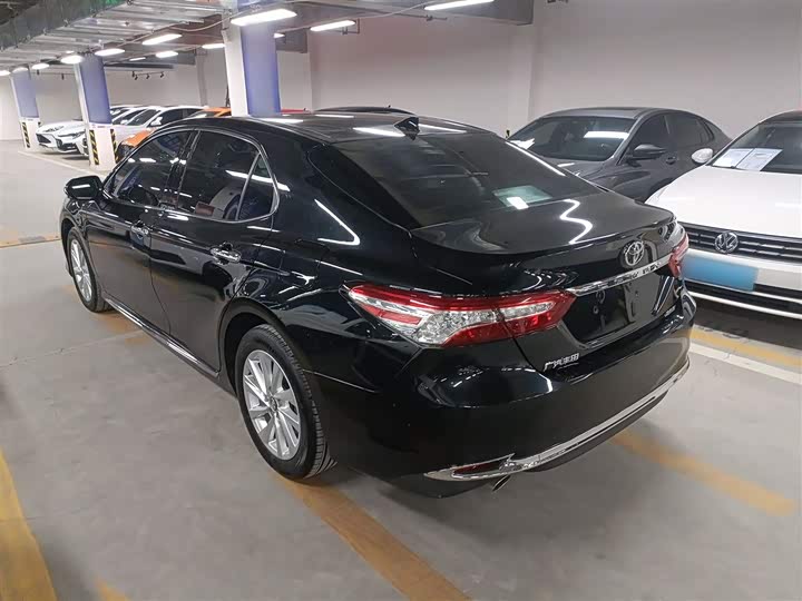Фото 5 - Toyota Camry