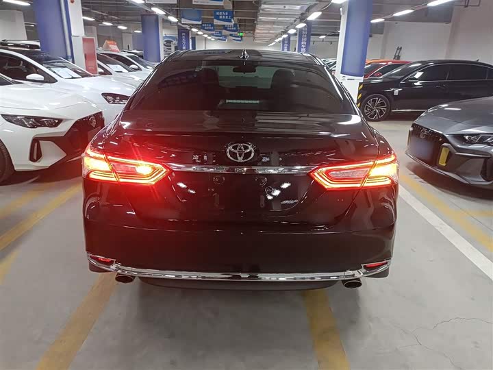 Фото 6 - Toyota Camry