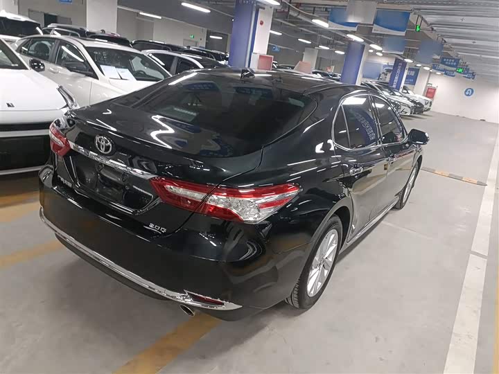 Фото 7 - Toyota Camry