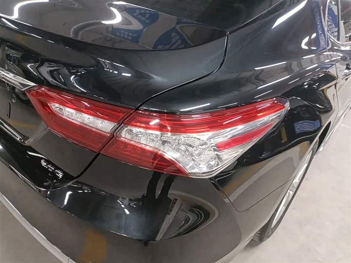 Фото 8 - Toyota Camry