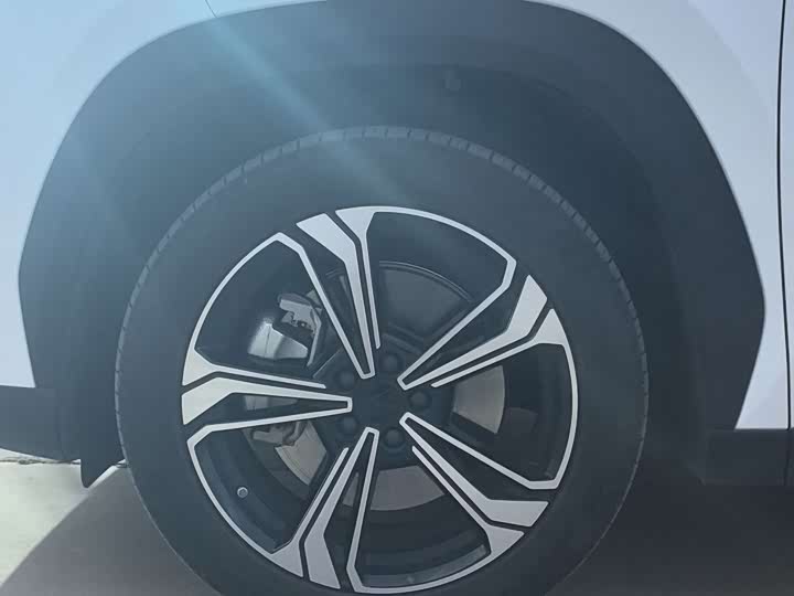 Фото 7 - Geely Galaxy L7