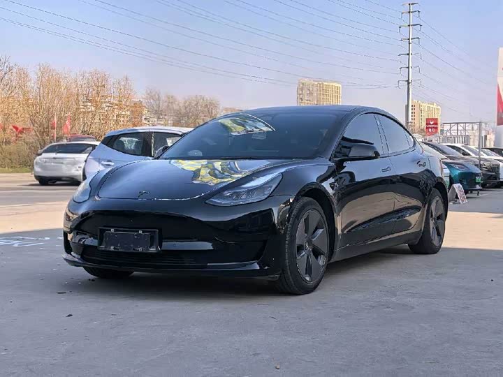Фото 1 - Tesla Model 3