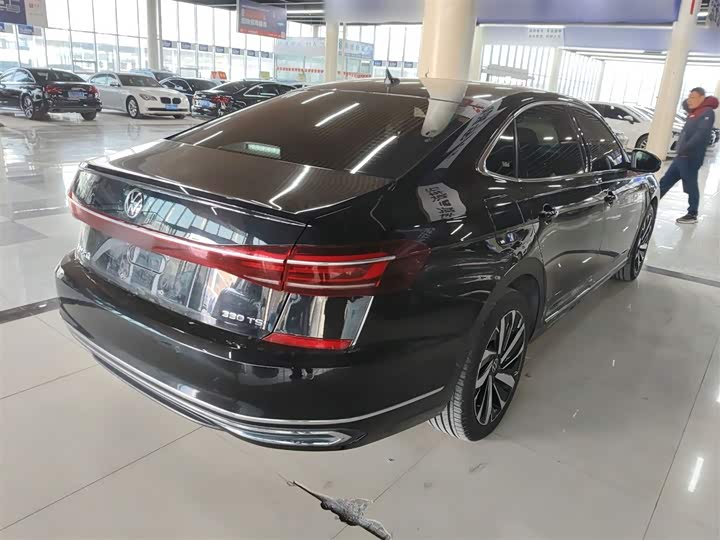 Фото 7 - Volkswagen Passat