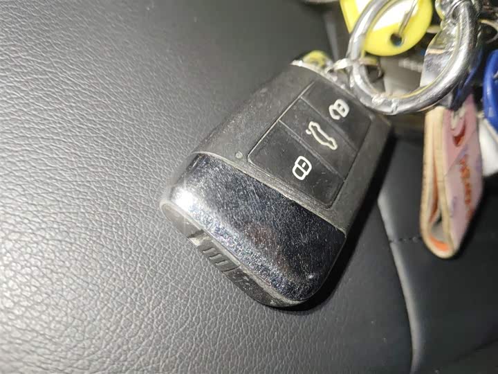 Фото 9 - Volkswagen Passat