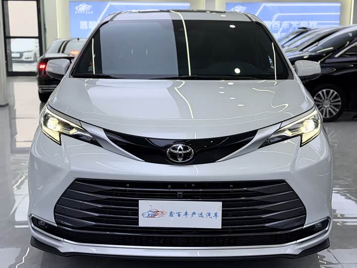 Фото 2 - Toyota Sienna