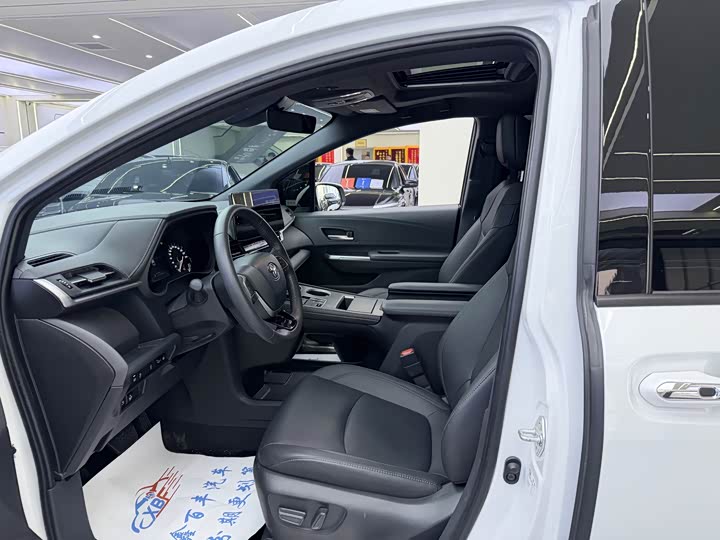 Фото 4 - Toyota Sienna