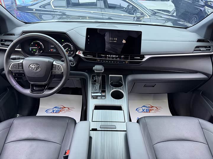 Фото 5 - Toyota Sienna