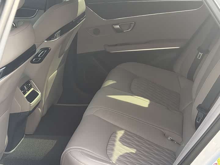 Фото 8 - BYD Han