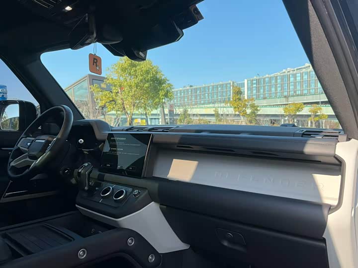 Фото 4 - Land Rover Defender