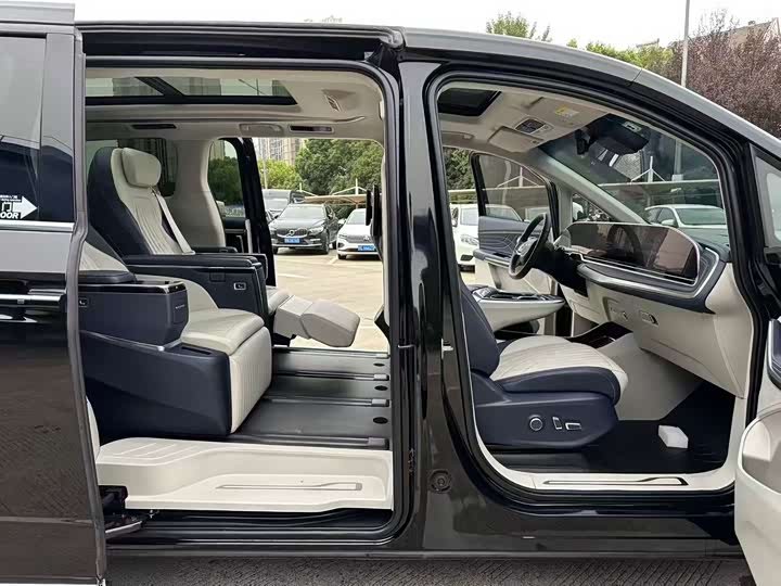 Фото 3 - Maxus G90